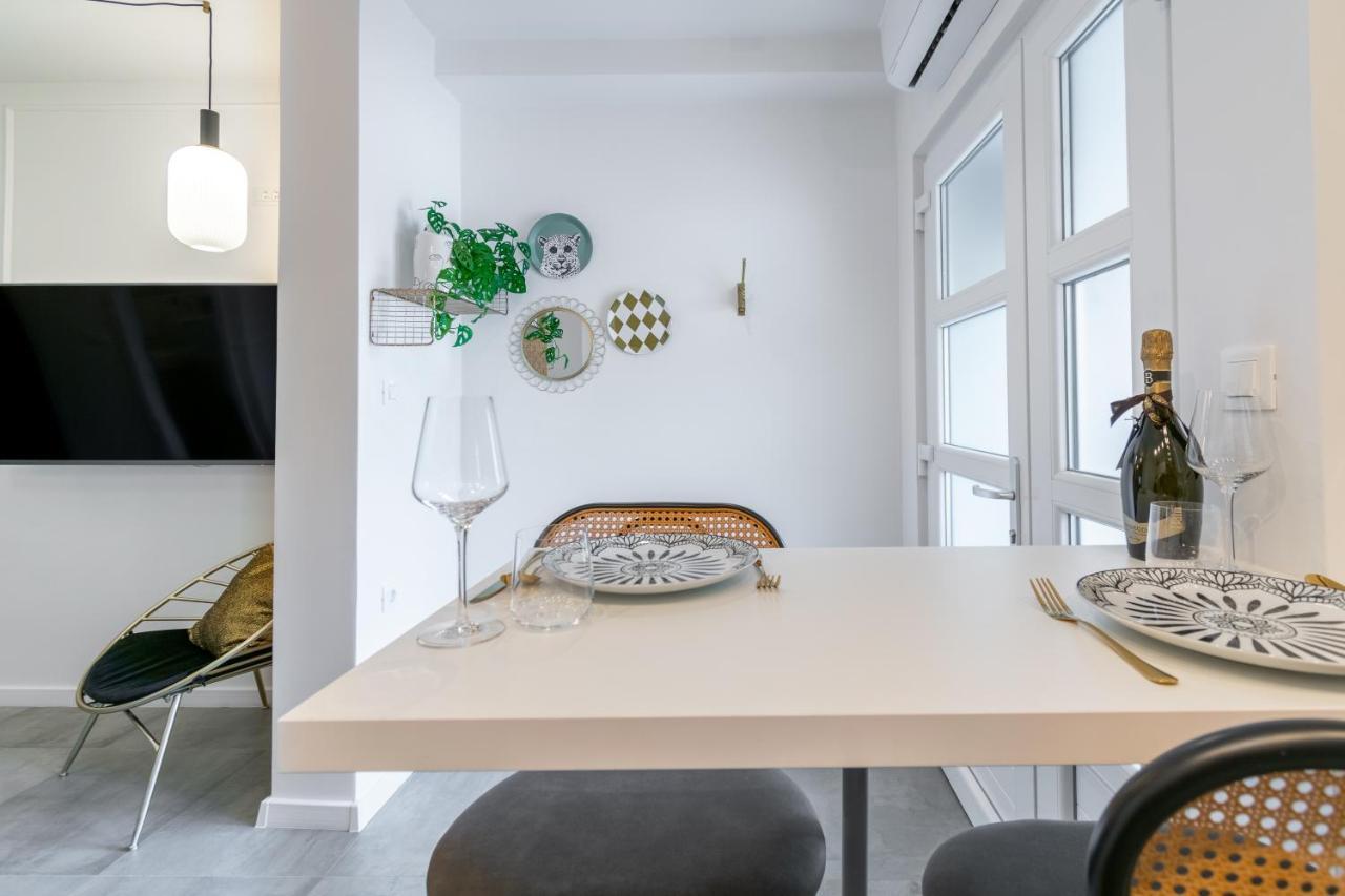 Studio Apartment Smile, Near Beach & Center, Free Parking, Balcony Makarska Buitenkant foto
