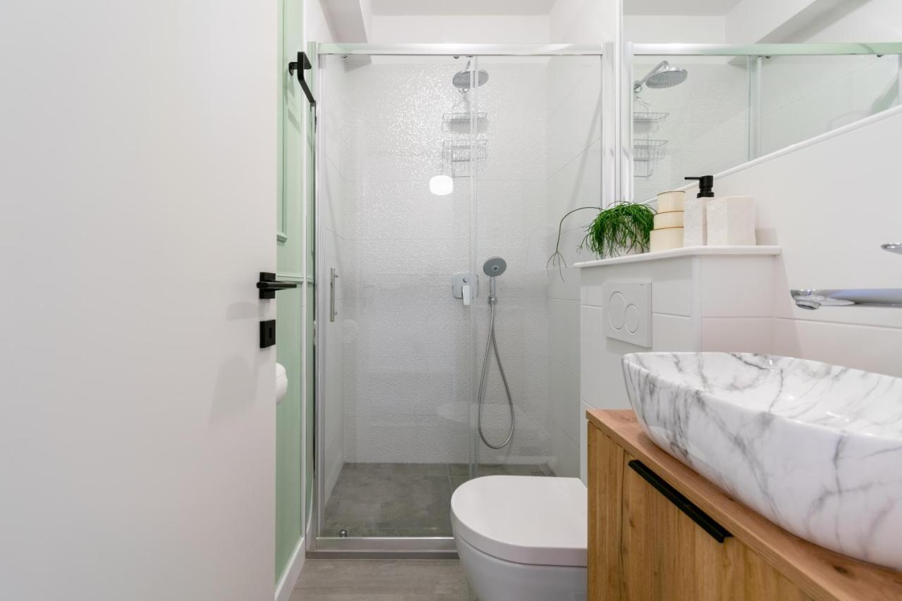 Studio Apartment Smile, Near Beach & Center, Free Parking, Balcony Makarska Buitenkant foto